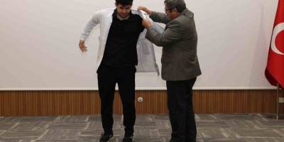 ALKÜ’de diş hekimliği öğrencileri beyaz önlüklerini giydi