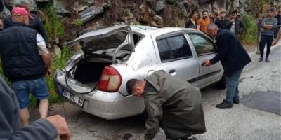 Antalya'da Şarampole Yuvarlanan Araç Hurdaya Döndü!