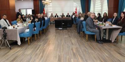 ALKÜ Rektörü Türkdoğan gazetecilerle aynı masada