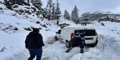 Antalya’nın Yükseklerinde Kar Alarmı: Yollar Açılıyor
