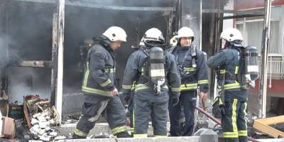 Kepez’de mobilya imalathanesinde yangın: 3 kişi etkilendi