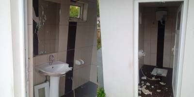 Alanya’da umumi tuvalet vandalların hedefi oldu