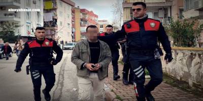 Apartman Bahçesindeki Silah Polisi Harekete Geçirdi