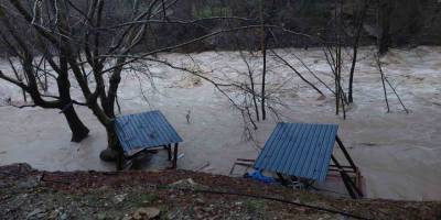 Uçansu Şelalesi Coştu, Yollar Çöktü