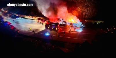 Manavgat’ta Sunta Yüklü Tır Alev Alev Yandı
