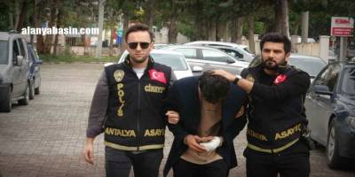 Antalya'da Dehşet: 20 Bıçak Darbesiyle Öldürüp Kaçtı!