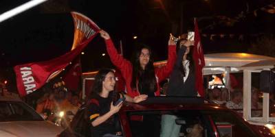 Galatasaray Şampiyonluğunu Alanya'da Kutladı