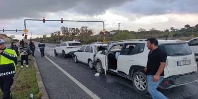 Kırmızı ışıkta dehşet: Çarpıp kaçtı, 4 yaralı