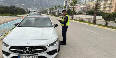 Alanya'da trafik uygulaması! 169 araca 350 bin 360 TL ceza kesildi