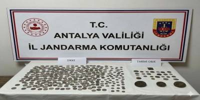Kaş’ta tarihi eser operasyonu: Sikkeler ele geçirildi