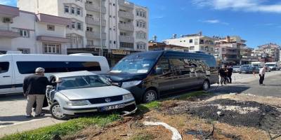 Serik’te Feci Kaza! Tur Minibüsü ile Otomobil Çarpıştı