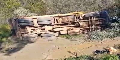 Alanya’da Kamyon Devrildi: Sürücü Hayatını Kaybetti