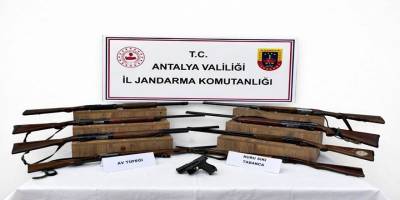 Kaş’ta ruhsatsız silah operasyonu: 10 silah ele geçirildi