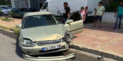 Antalya'da Trafik Kazası: 3 Yaralı