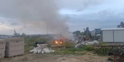 Manavgat’ta şantiyede konteyner yangını