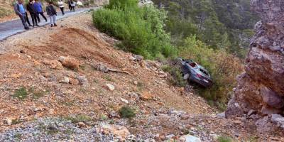 Manavgat’ta araç şarampole uçtu: 5 yaralı