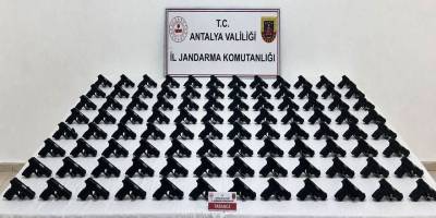 Antalya’da 100 Kaçak Tabanca Ele Geçirildi