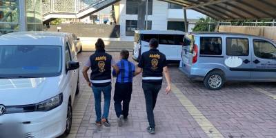 Alanya'da Atık Evden 4 Kamyon Çöp Çıkarıldı