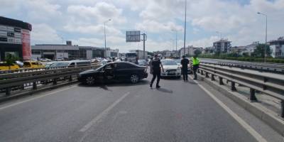 Manavgat’ta 4 Araç Birbirine Girdi, Trafik Durdu