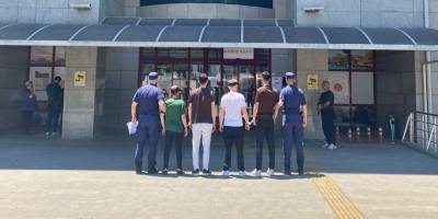 Manavgat’ta tekneye girip alkol içtiler, tutuklandılar