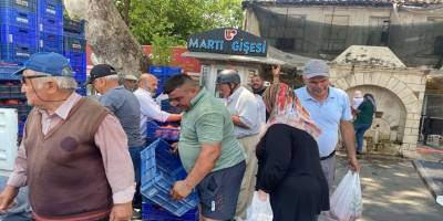 Halde Satılamayan 4 Ton Domatesi Ücretsiz Dağıttı