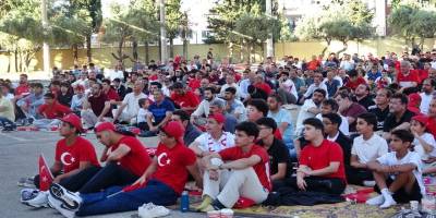 Antalya’da dev ekran coşkusu: Milli maç heyecanı