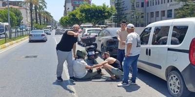 Adliye önünde motosiklet ile elektrikli araç çarpıştı