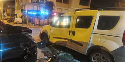 Antalya'da Kavşakta Korkutan Kaza: 3 Kişi Yaralandı