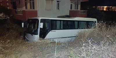 Manavgat'ta Zincirleme Kaza: Yardıma Koşarken Şarampole Düştü
