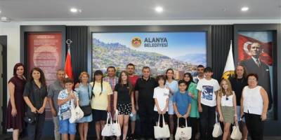 Yaz kampından dönen öğrencilerden anlamlı ziyaret
