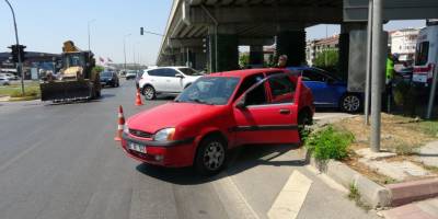 Antalya Manavgat’ta iki otomobil çarpıştı: 1 yaralı