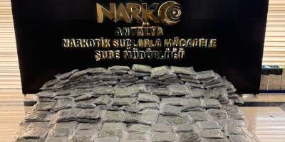 Antalya’da uyuşturucu operasyonu: 250 kilo esrar ele geçirildi