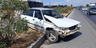 Manavgat’ta otomobil refüjde asılı kaldı: 3 kişi kurtuldu