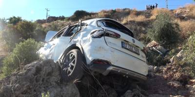 Antalya’da Kontrolden Çıkan Araç Uçuruma Yuvarlandı!