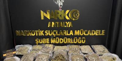Antalya'da 7,5 kilo esrar ele geçirildi: Operasyon kamerada