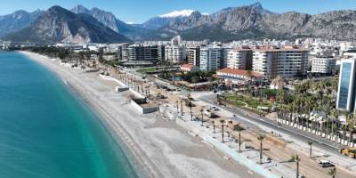 Büyükşehir Belediyesi Konyaaltı Sahili’nde çalışmalar tam gaz devam ediyor