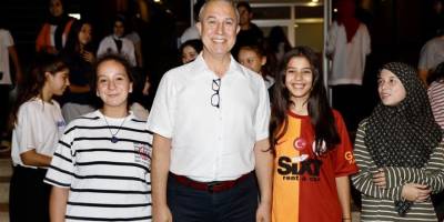 Başkan Osman Tarık Özçelik'ten Kız Öğrencilere Ziyaret
