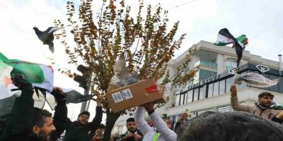 Antalya’da Suriyelilerden Kutlama